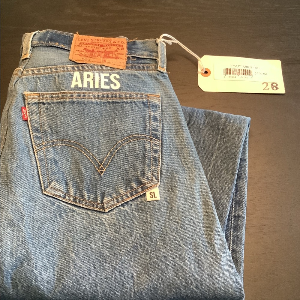 Samaria Leah halo Aries Jeans Levi’s sz 28